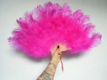 Eventail burlesque plumes d'autruche roses 40x70cm