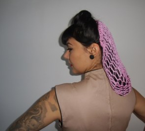 Filet à cheveux rose pâle rétro vintage en crochet pinups