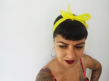 Foulard à cheveux transparent jaune poussin pour pinup