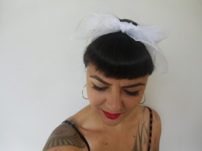 Foulard à cheveux transparent blanc "White pinup hairdo"