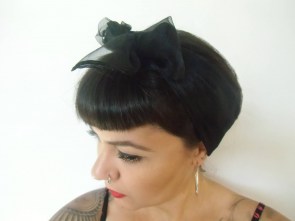 Foulard à cheveux transparent noir "Black pinup hairdo"