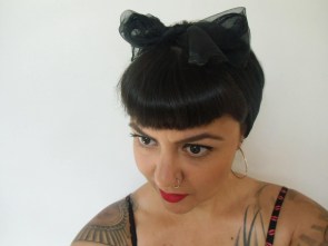 Foulard à cheveux transparent noir "Black pinup hairdo"