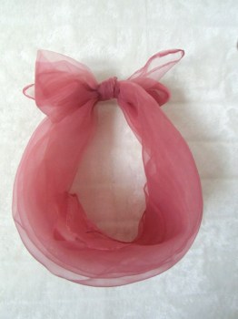 Foulard à cheveux transparent rose poudré pour pinup