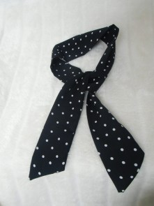 Foulard long et fin noir à pois pinup rétro