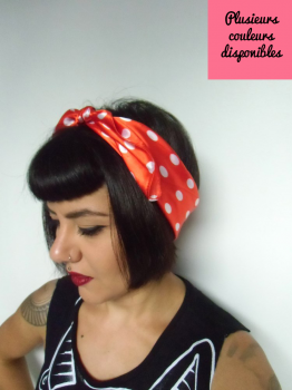 Foulard à cheveux carré satiné 40% soie à pois