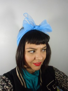 Foulard à cheveux transparent bleu ciel pour pinup