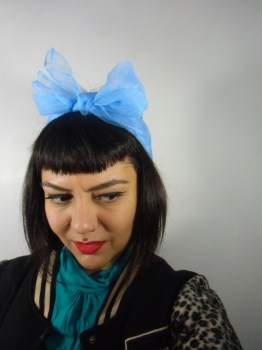 Foulard à cheveux transparent bleu ciel pour pinup