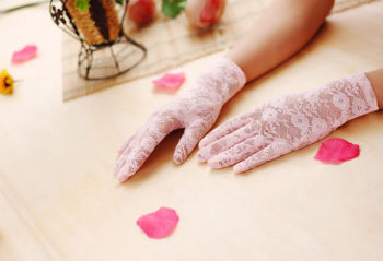 gants-courts-dentelle-rose