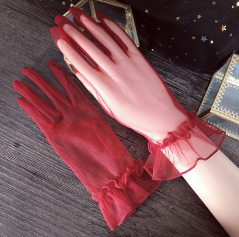 gants-courts-rouges-transparents-3