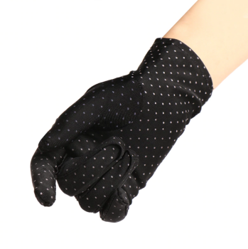 gants-courts-satines-mi-saison-noirs-pois-3