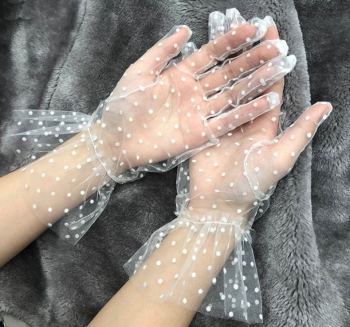 gants-courts-transparents-blancs-pois-blancs