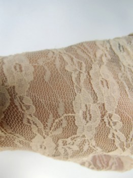 Gants pinups longs en dentelle beige 54cm