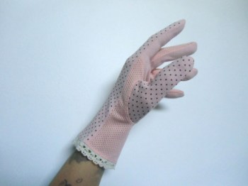 Gants courts rose tissu à pois noeuds aux poignets