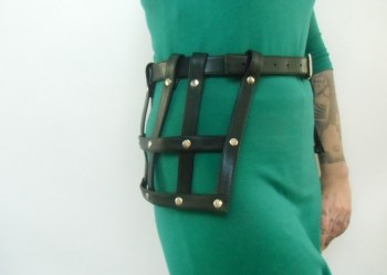 Ceinture jupe cage harnais en simili cuir noir