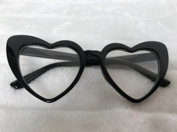 Lunettes coeurs allongés monture noire verres transparents