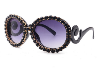 lunettes-de-soleil-oversize-noires-strass-noirs-2