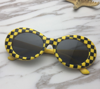 lunettes-ovales-annees-60-sixties-damier-jaune-noir-2