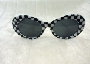 Lunettes de soleil rétro années 60 ovales damier noir blanc