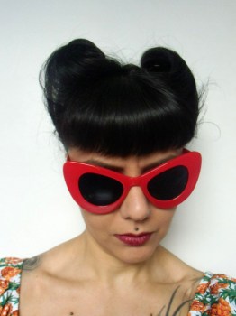 Lunettes de soleil papillon pin-up rouges oversize