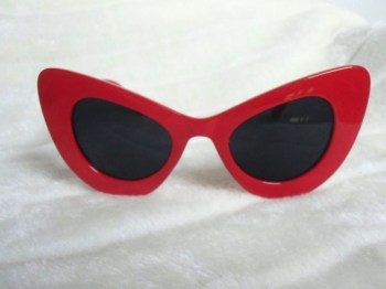 Lunettes de soleil papillon pin-up rouges oversize