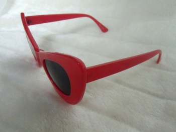 Lunettes de soleil papillon pin-up rouges oversize