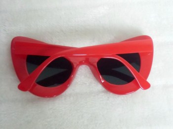 Lunettes de soleil papillon pin-up rouges oversize