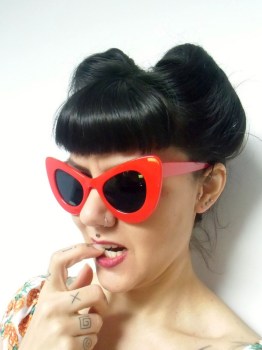 Lunettes de soleil papillon pin-up rouges oversize