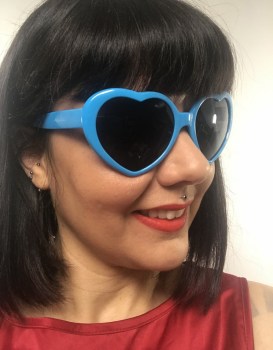 Lunettes de soleil originales coeurs bleus pour pinups