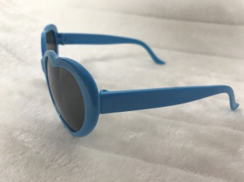 Lunettes de soleil originales coeurs bleus pour pinups