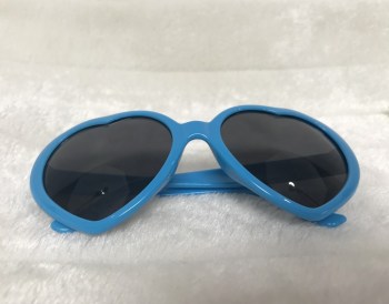 Lunettes de soleil originales coeurs bleus pour pinups