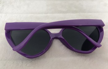 Lunettes de soleil originales coeurs violets pour pinups