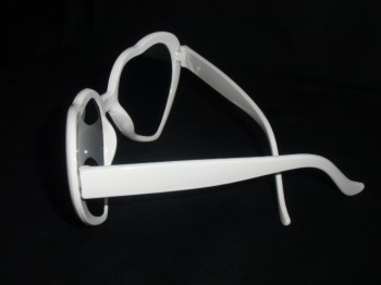 Lunettes de soleil originales coeurs blancs pour pinups