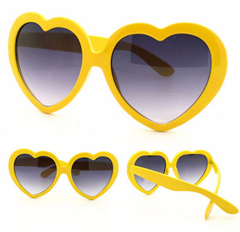 lunettes-soleil-coeurs-monture_jaune