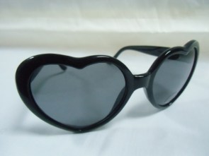 Lunettes de soleil coeurs noirs \