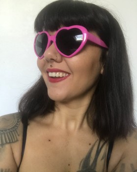 Lunettes de soleil originales coeurs roses fuchsia pinups