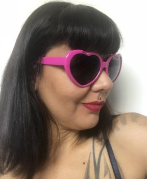 Lunettes de soleil originales coeurs roses fuchsia pinups