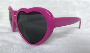 Lunettes de soleil originales coeurs roses fuchsia pinups