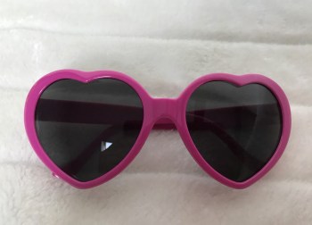 Lunettes de soleil originales coeurs roses fuchsia pinups