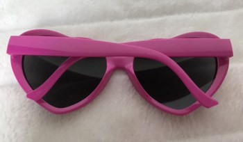 Lunettes de soleil originales coeurs roses fuchsia pinups