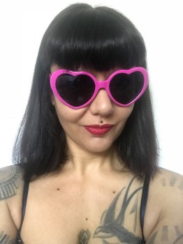 Lunettes de soleil originales coeurs roses fuchsia pinups