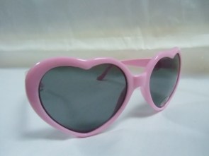 Lunettes de soleil coeurs roses \