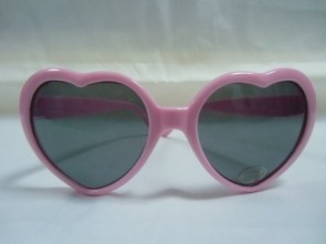 Lunettes de soleil originales coeurs roses pour pinups