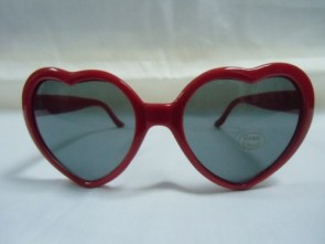 Lunettes de soleil coeurs rouges \