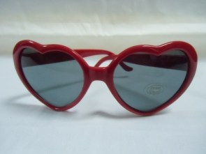 Lunettes de soleil originales coeurs rouges pour pinups