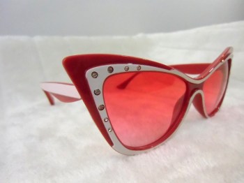 Lunettes de soleil papillon rétro design rouges et blanches strass