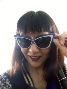 Lunettes de soleil papillon rétro design violettes et blanches strass