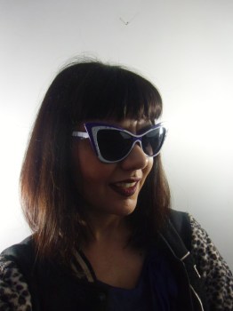 Lunettes de soleil papillon rétro design violettes et blanches strass