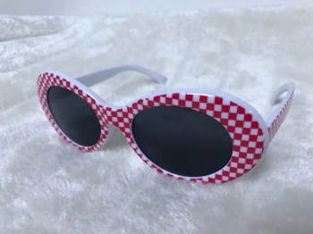 Lunettes de soleil rétro années 60 ovales damier rouge blanc