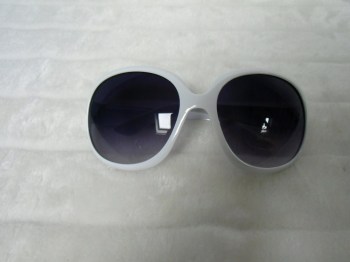 Lunettes de soleil rétro oversize monture blanche