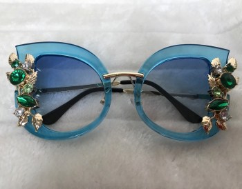 Lunettes de soleil originales rococo bleu à strass pinup